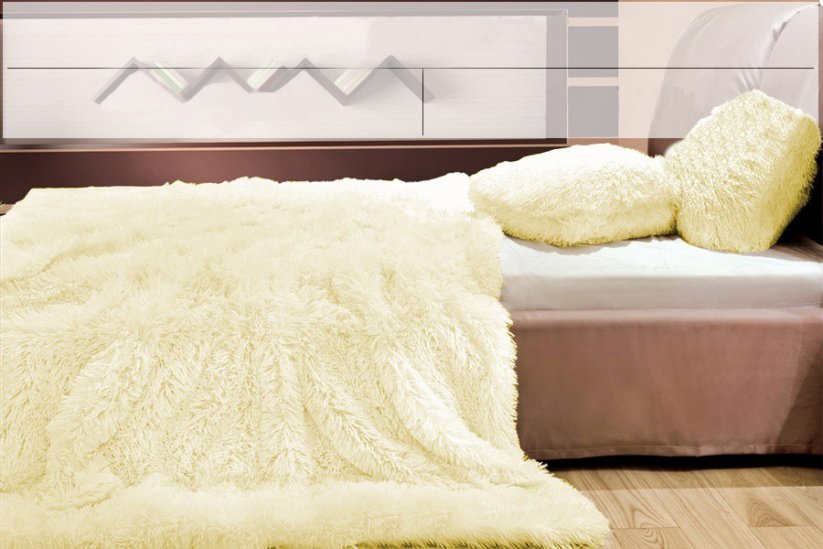 Chlupatá deka jako dekorativní přikrývka vanilkové barvy 150 x 200 cm