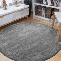 Sivý okrúhly koberec s dlhým vlasom