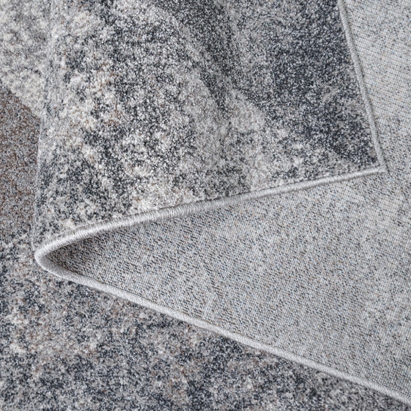 Moderní koberec s motivem kosočtverců šedé barvy