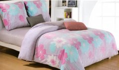 Jemne falové posteľné obliečky s motívom kvetov