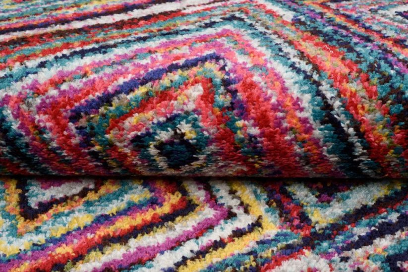 Barevný koberec s originálním vzorem - Rozměr koberců: Šířka: 160 cm | Délka: 220 cm