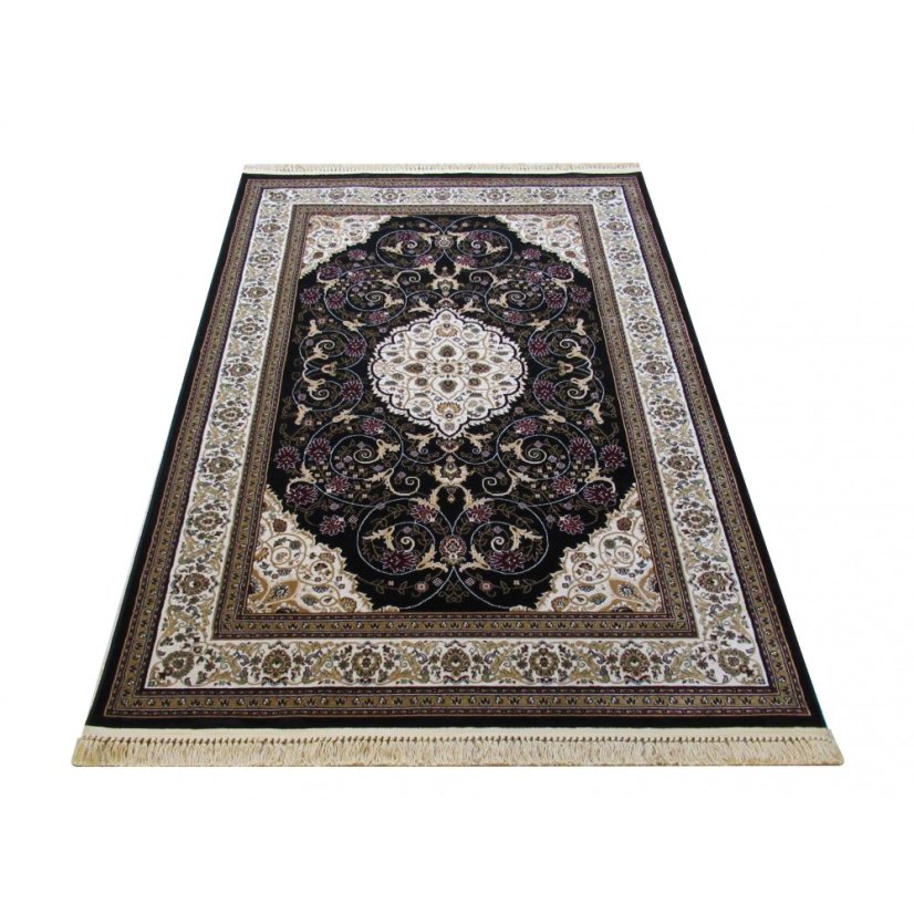 Kvalitný vintage koberec v čiernej farbe