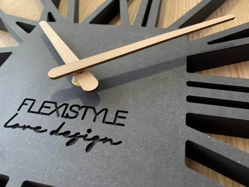 Fenomenalan kvadratni sat u kombinaciji drveta i luksuzne crne boje 50 cm