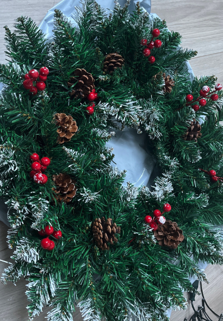 Vánoční věnec na dveře se šiškami a jeřabinami 45 cm