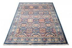 Blauer orientalischer Teppich im marokkanischen Stil