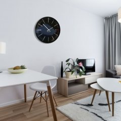 Elegantné lesklé hodiny do obývačky v čiernej farbe