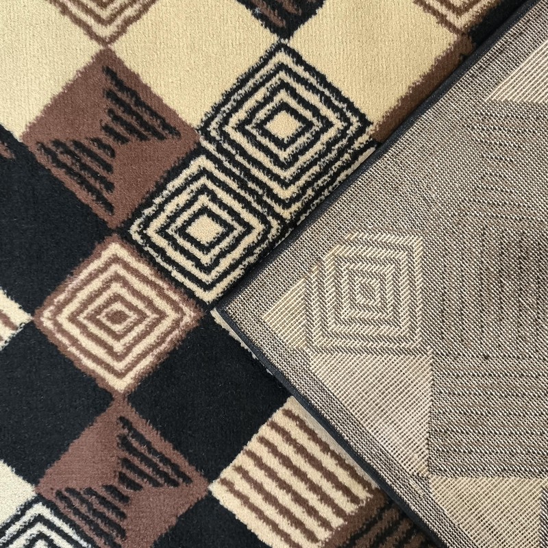 Koberec Alfa so štvorcovým geometrickým vzorom - hnedý