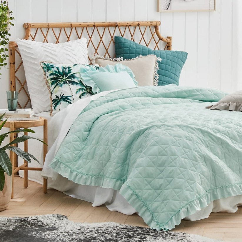 Luxusní prošívaný přehoz na postel mentolově zelené barvy 220 x 240 cm