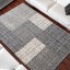 Moderný sivý koberec s jemným vzorovaním