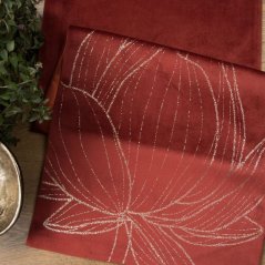 Luxusný behúň v červenej farbe s krásnou potlačou