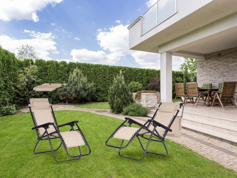 Lettino prendisole con tettuccio beige