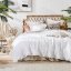 Bílý elegantní přehoz na postel s vkusným límcem 220 x 240 cm