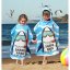 Poncho da spiaggia per bambini blu con squalo