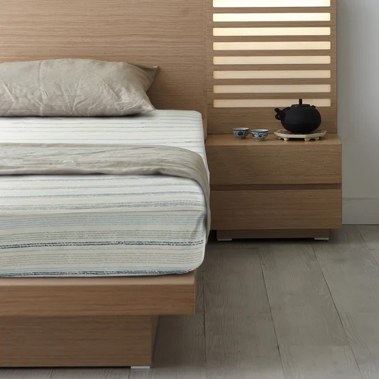 Posteľná plachta z makosaténu - modré pruhy