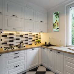 Design-Küchenuhr mit Oliven
