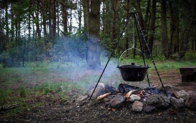Kvalitní smaltovaný kotlík 13 L + stojan