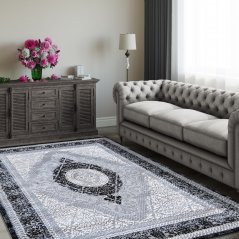 Exkluzívny koberec čiernej farby vo vintage štýle