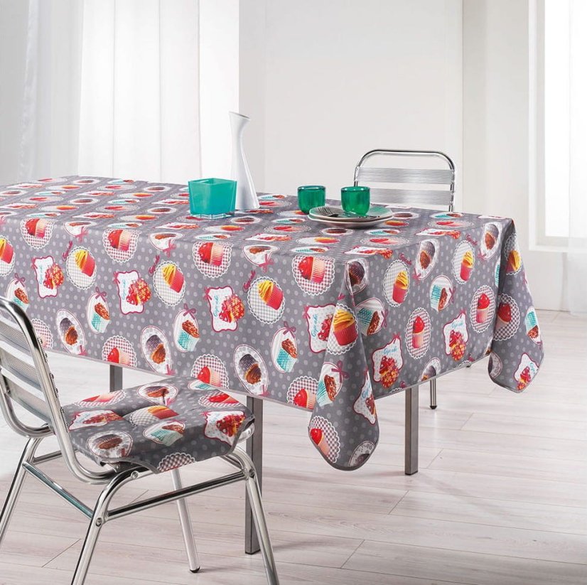 Ubrus s motivem koláčků 150 x 240 cm Ubrus s motivem koláčků 150 x 240 cm
