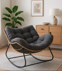 Sedia a dondolo rilassante con cuscino grigio