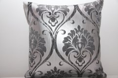 Față de pernă decorativă argintie cu ornamente