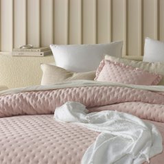 Svetlo ružový prehoz na posteľ Molly s volánom 200 x 220 cm