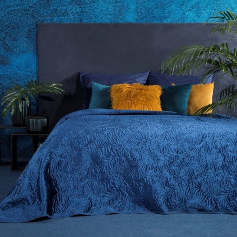 Originálny tmavo modrý prehoz na posteľ s potlačou