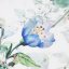 O frumoasă perdea albă scurtă, cu flori albastre