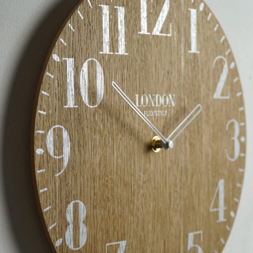 Kvalitní dřevěné hodiny v hnědé barvě s průměrem 30cm