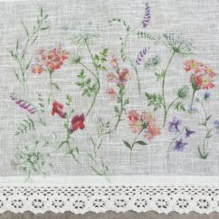 Romantische Fensterdekoration im Landhausstil
