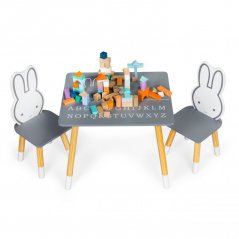 Dětský stolek se dvěma židlemi s motivem veselý zajíček