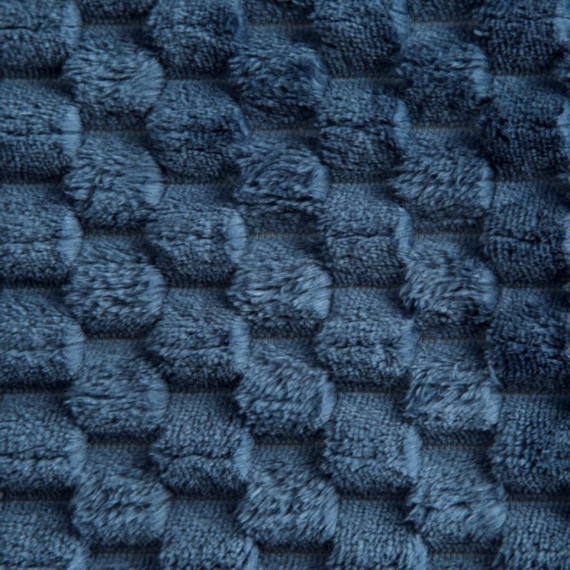 Hrubá deka modrej farby s moderným vzorom