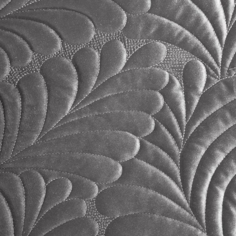 Zamatový prehoz na posteľ s motívom listov sivej farby