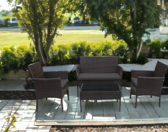 Elegante Gartenmöbelgarnitur aus Rattan mit Tisch in Braun