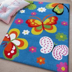 Detský koberec s motýlikmi v modrej farbe