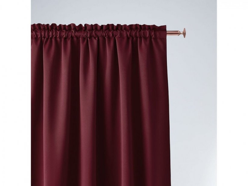 Kakovostna enobarvna zavesa v temno rdeči barvi 140 x 260 cm