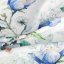 O frumoasă perdea albă scurtă, cu flori albastre