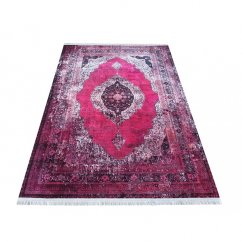 Ružičasti orijentalni tepih u vintage stilu