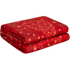 Červený vianočný prehoz na posteľ so stromčekmi