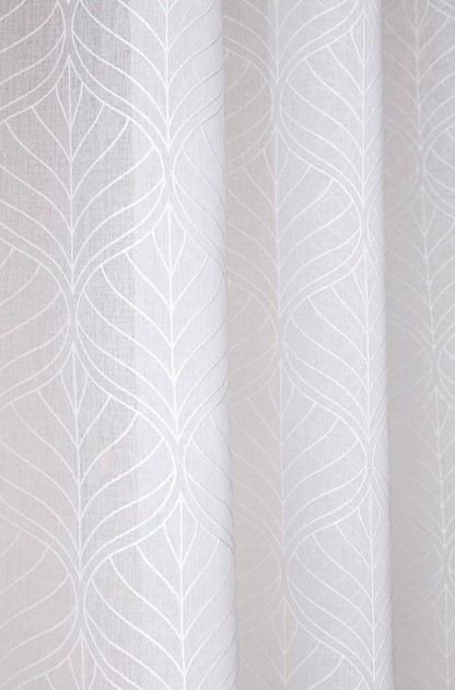 Elegantní záclona se vzory na řasící pásku 140 x 250 cm