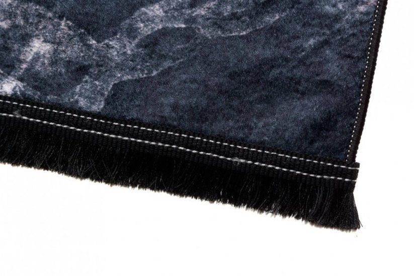 Tmavý moderný koberec s protišmykovou úpravou a abstraktným vzorom