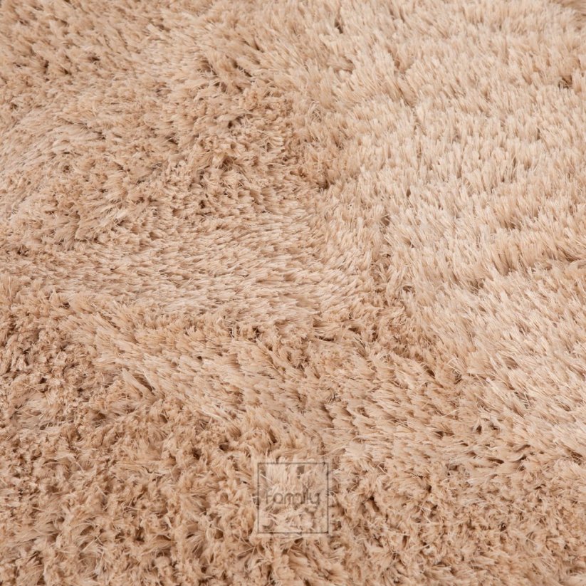 Kvalitný okrúhly koberec v univerzálnej béžovej farbe