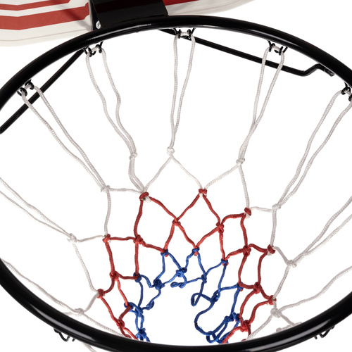 Hängender Basketballkorb mit Rückwand