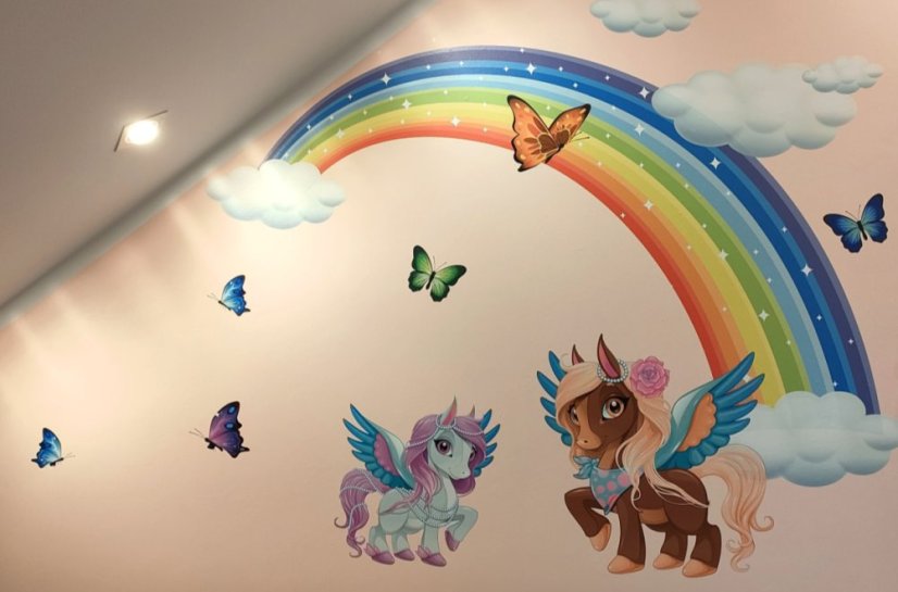 Pohádková duhová nálepka na zeď - jednorožec, obloha a motýli