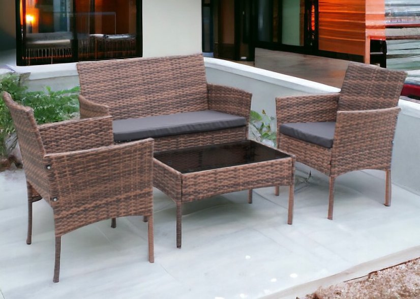 Elegante set di divani da giardino in rattan con tavolo