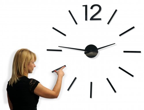 Große Wanduhr für das Wohnzimmer