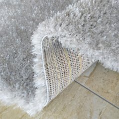 Szürke bolyhos szőnyeg