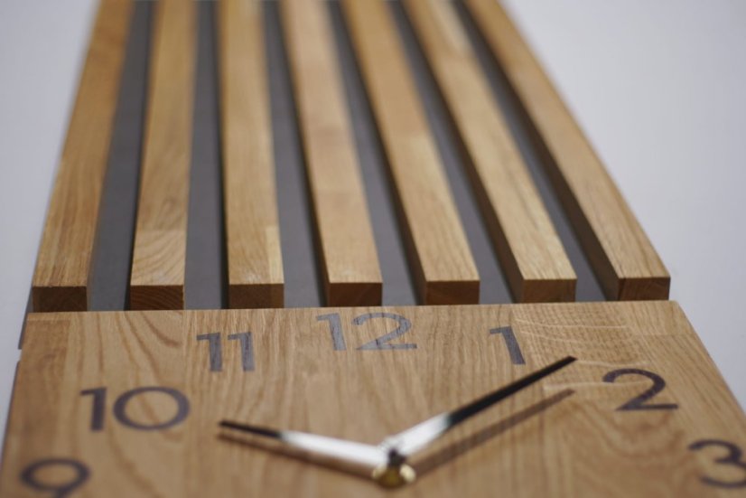 Eichenholz-Lattenuhr 155 x 30 cm