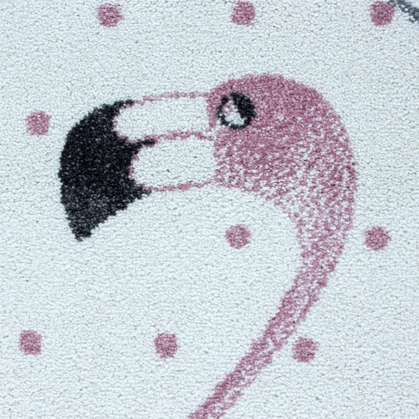 Jemný vzorovaný koberec s motívom ružového plameniaka