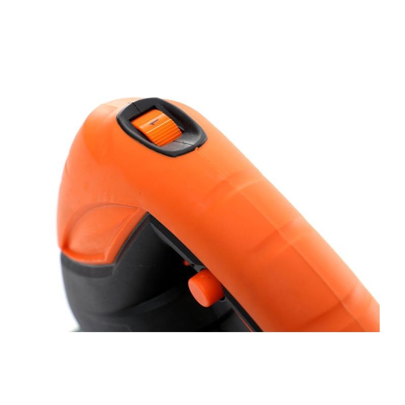 Priamočiara píla s výkonom 800W KD1674