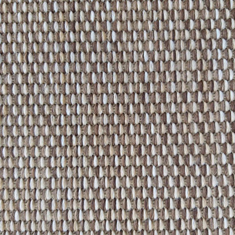 Hnedý škandinávsky koberec do obývacej izby